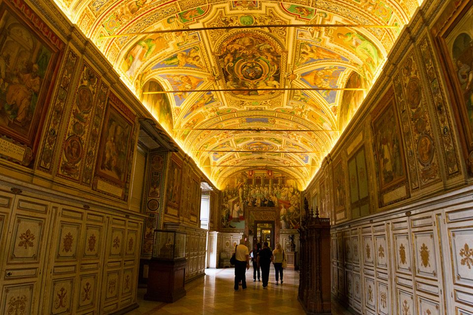 Rome: Walking Tour With Vatican, Colosseum & Historic Center - Vatican Museums and Sistine Chapel