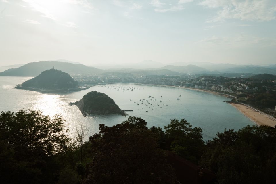 San Sebastián: City Tour With Pintxos and Wine - Culinary Experience Exploration