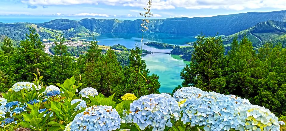 São Miguel West: Sete Cidades and Fogo Tour With Lunch - Hotel Pickup and Drop-off