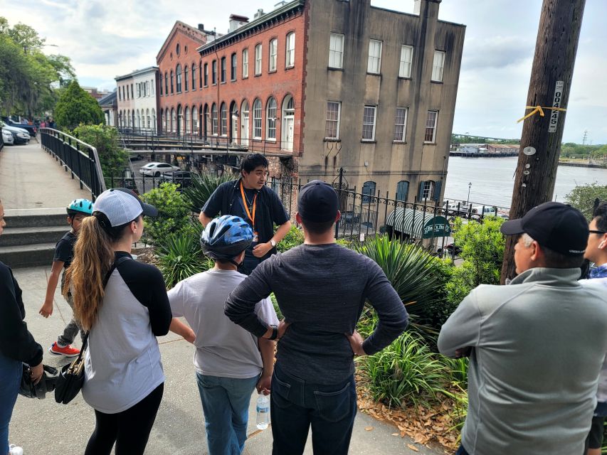 Savannah: Historical Bike Tour With Tour Guide - Exploring Savannahs History