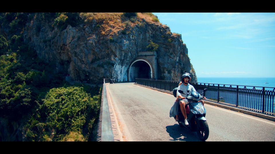 Scooter Rental: Freedom, Magic and Adventure on Two Wheels - Motion Camera for Memories