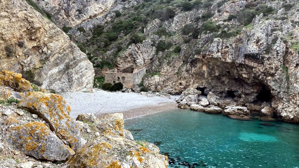 Sesimbra: Wild Beaches and Caves Boat Tour - Meeting Point