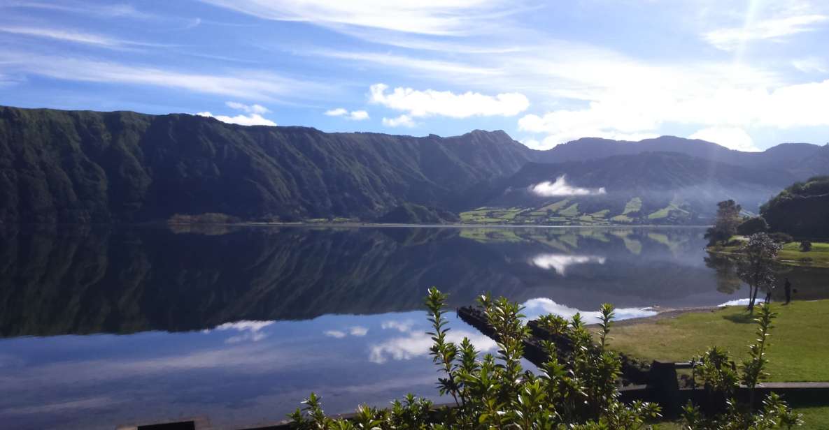 Sete Cidades: Full Day Jeep Tour and Walking Trail - Hiking the Crater