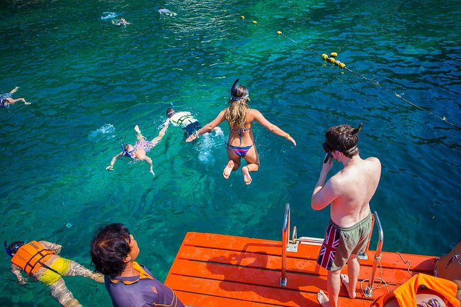 Snorkel Tour to Koh Nangyuan and the Hidden Bays of Koh Tao Onboard the Oxygen - Climbing to the Viewpoint