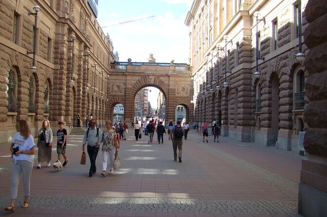 Stockholm- A Beauty On The Water: Old Town Walking Tour and Boat Trip Combined - Accessibility and Fitness Requirements