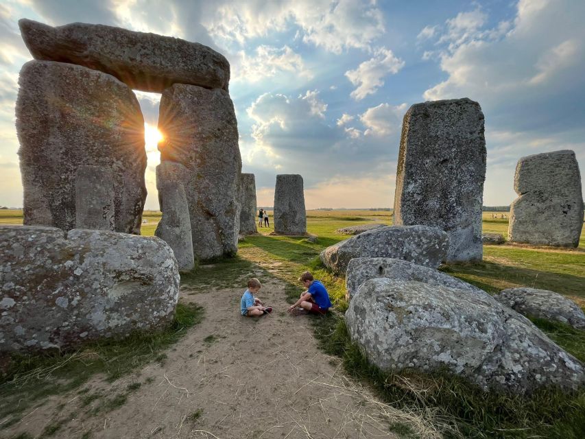 Stonehenge Private Sunset Tour With Lacock and Bath - Dining at The George Inn