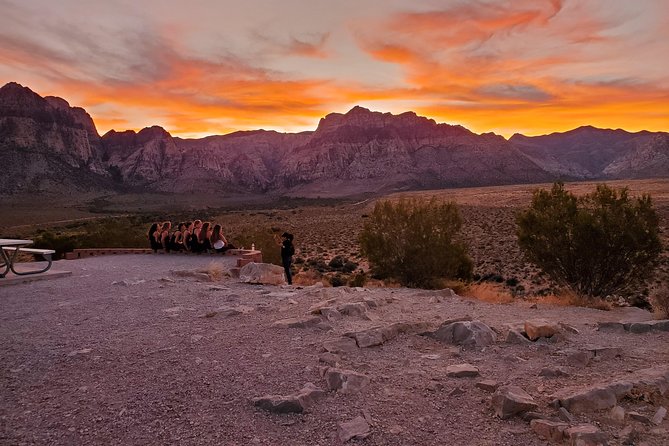 Sunset Hike and Photography Tour Near Red Rock With Optional 7 Magic Mountains - What to Bring on the Tour