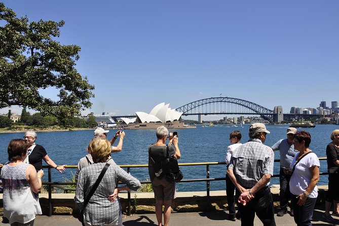 Sydney Sightseeing Bus Tour With Bondi Beach - Iconic Sydney Landmarks