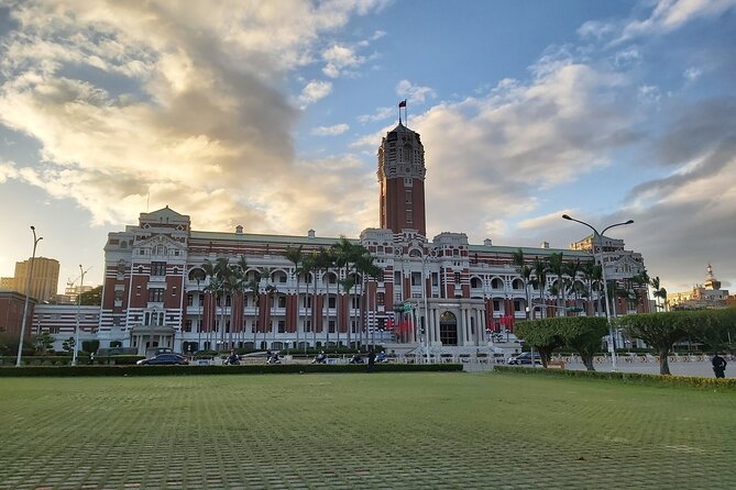 Taipei City Tour With National Palace Museum Ticket - Martyrs Shrine