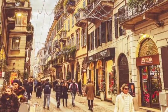 The City Storytelling Experience: Art, History and Myths Come Together - Traversing Historical Landmarks