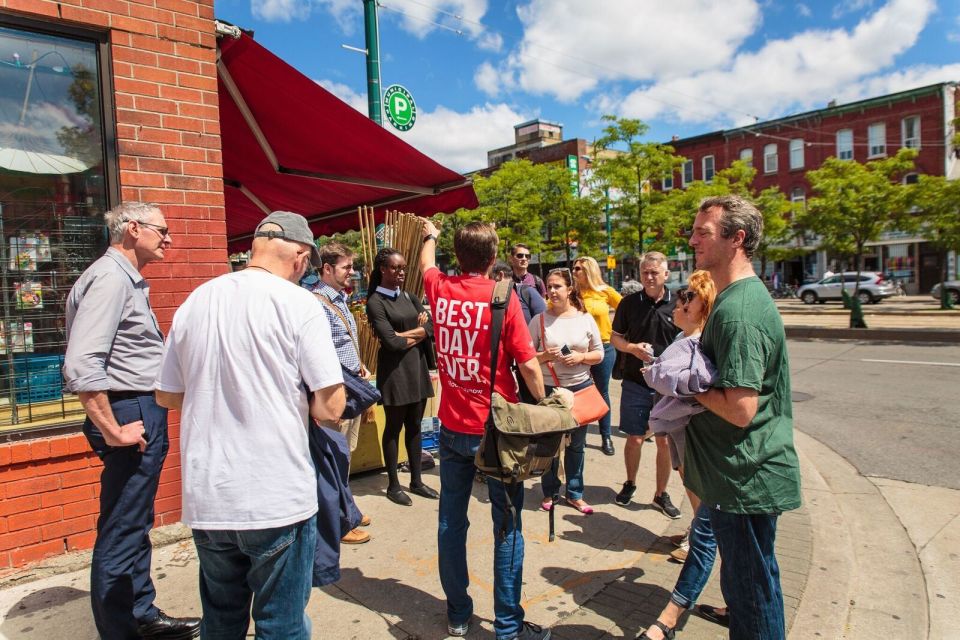 Toronto: Chinatown and Kensington Market Guided Tour - Discovering Kensington Market