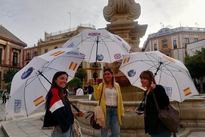 Tour of the Barrio De Santa Cruz and the Jewish Quarter - Landmark Features