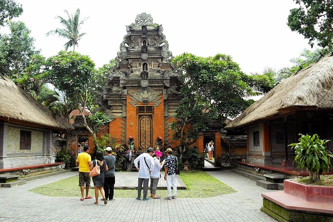 Ubud City Tour II: Monkey Forest, Palace, Art Market, and Rice Terrace - Discovering Ubud Palace and Art Market