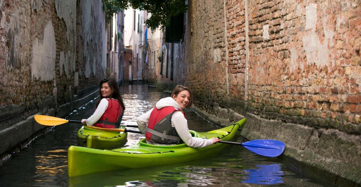 Venice: Guided Kayak Tour - Experiencing Venetian Architecture