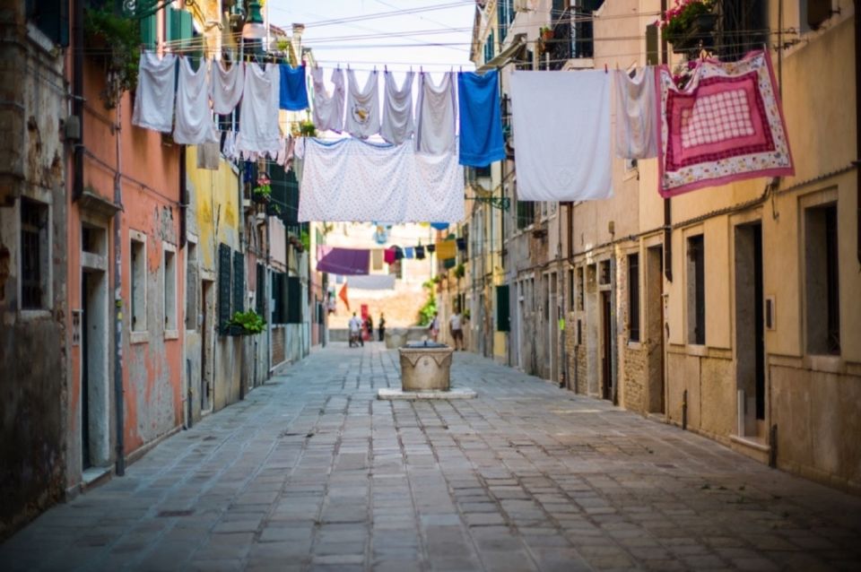 Venice: Walking Tour & Gondola Ride - The Gondola Ride Experience