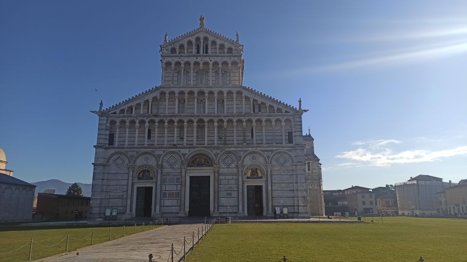 Visit Pisa & Lucca With Lunch in a Family-Run Winery - Family-Run Tuscan Farm Experience