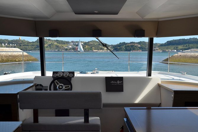 1H Power Catamaran up to 18 People in Lisbon - Booking Flexibility