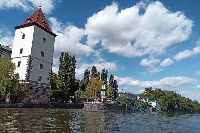 3 Hour Canoe Tour in Prague Centre - Enjoying the Landmarks