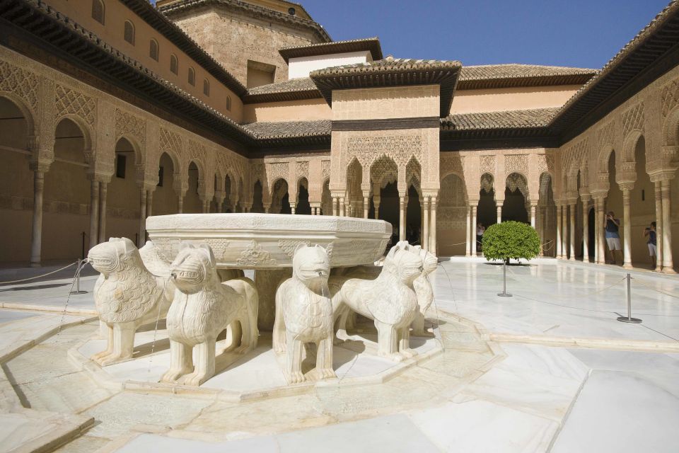 Alhambra, Nasrid Palaces, and Generalife 3-Hour Guided Tour - Architectural Marvels of the Palaces