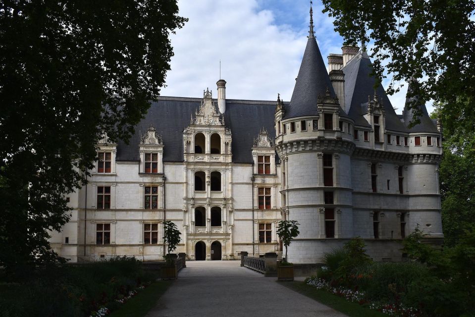 Azay-Le-Rideau Castle: Private Guided Tour With Ticket - Nearby Attractions