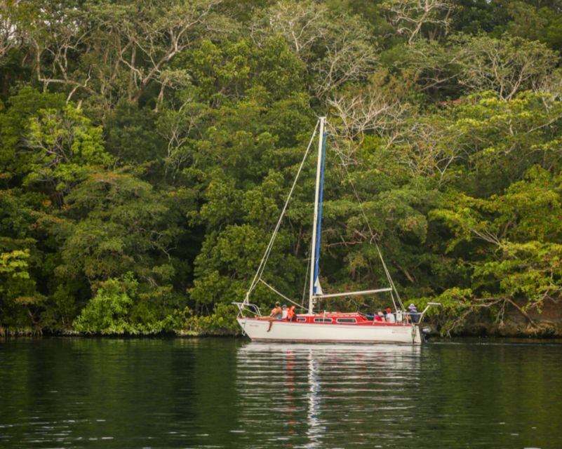 Bacalar: Private Sailing Trip With Guacamole and Drinks - Savor Fresh Local Fruit