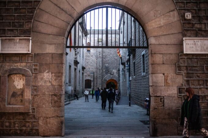 Barcelonas Dark History Walking Tour in El Raval - Infamous Raval Residents