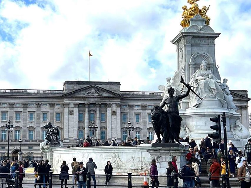 Cruise Views, Horse Guards, Trafalgar, and National Gallery - Key Points