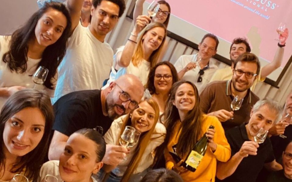 Degustibuss Experience: Wine Tasting Dressed in Pink in Rome - Local Insights