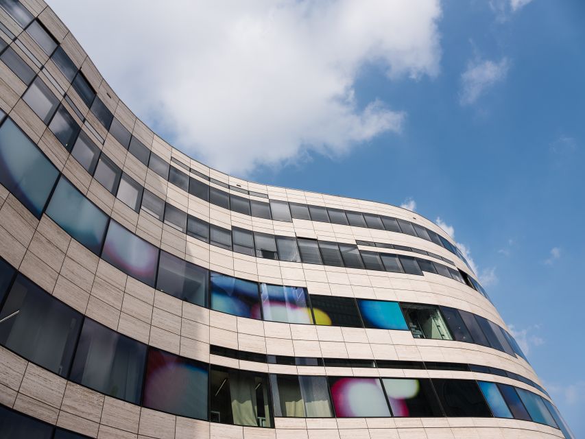 Düsseldorf: Guided Architecture Tour - Tour Languages