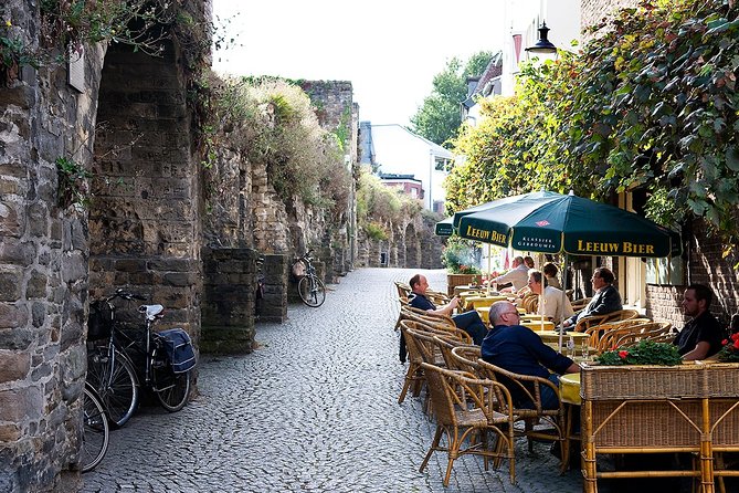 E-Scavenger Hunt Maastricht: Explore the City at Your Own Pace - Language Options for Participants