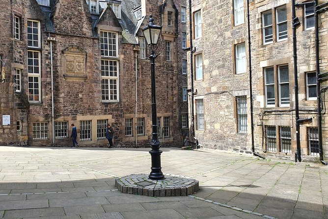 Edinburgh Private Walking Tour - Guide Qualifications and Expertise