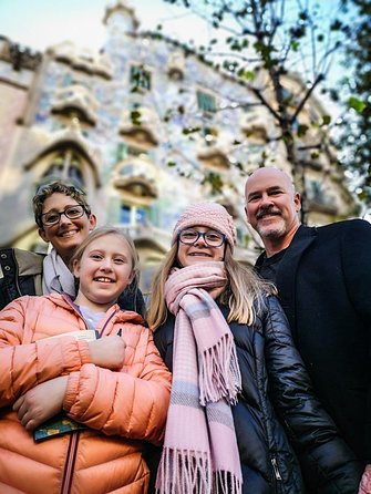 Family Private Tour: Churros, Hot Chocolate & Games in Barcelona - Unique Family Experiences