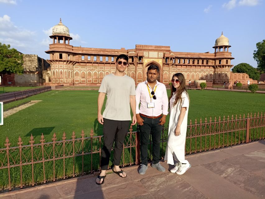 From Delhi: Private Agra Day Trip With Taj Mahal and Lunch - Dining Experience in Agra