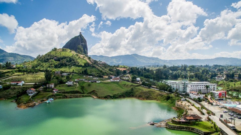 From Medellin: Guatape Lake Boat Tour and El Peñol Rock Hike - Customer Feedback
