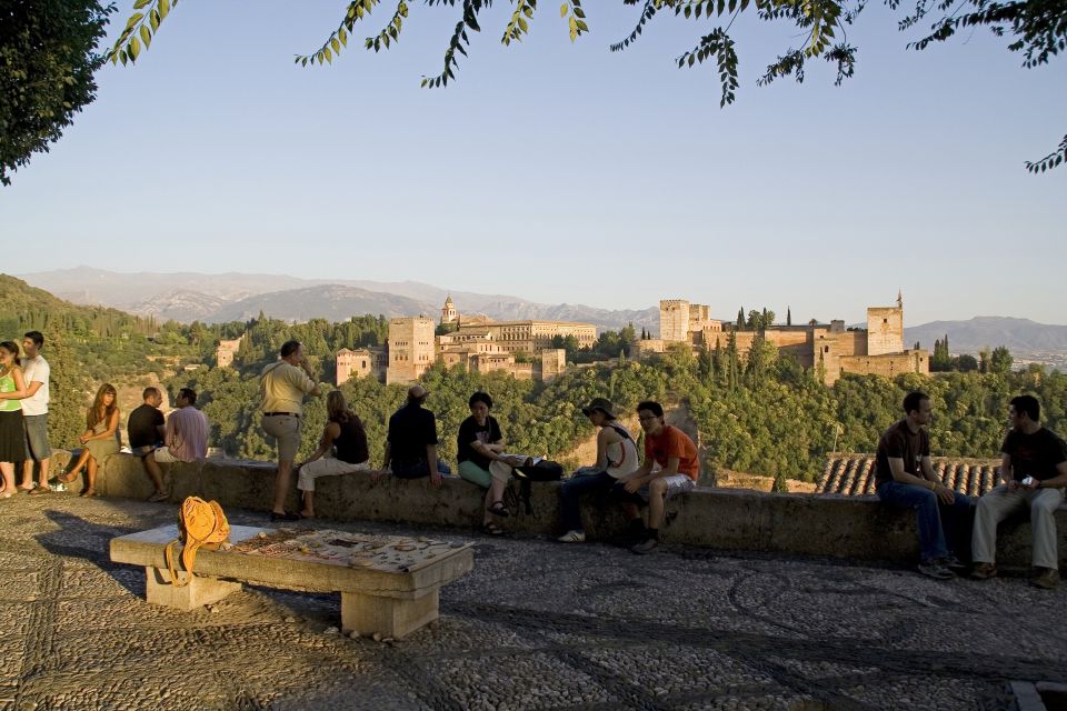 Granada Private Tour: 2.5 Hours - Old Town & Albaicin - Meeting Point and Accessibility