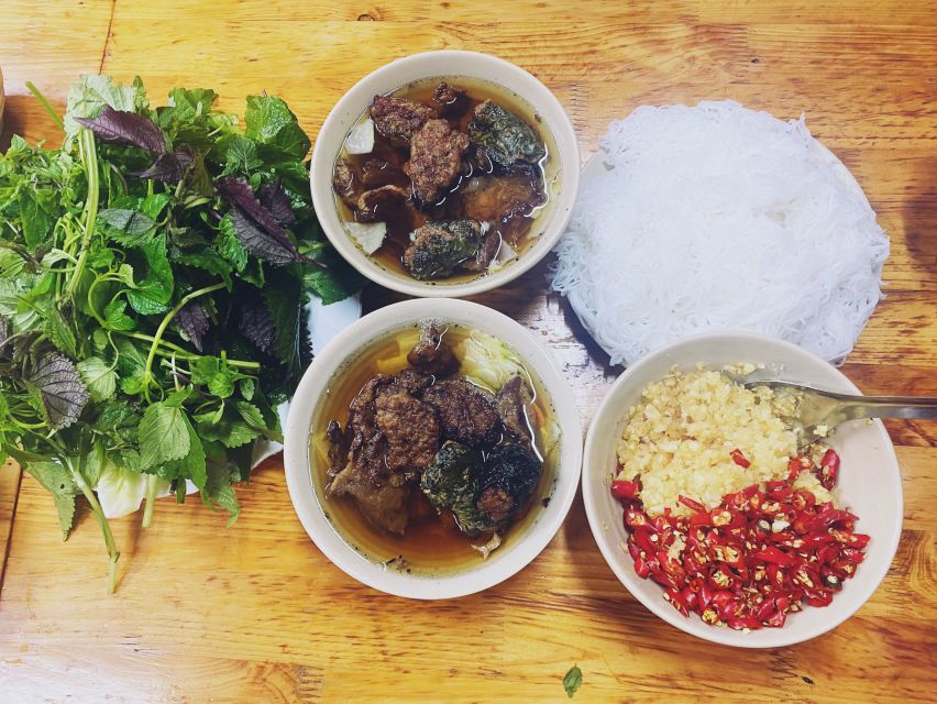 Hanoi: Vietnamese Street Food Tour With a Local Guide - Exploring Hanois Food Scene