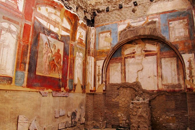 Herculaneum Group Tour From Naples - Comparing Herculaneum and Pompeii