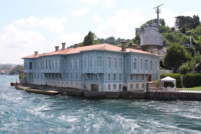 Istanbul City Tour and Bosphorus Sightseeing Cruise With Lunch - Dress Code and Accessibility