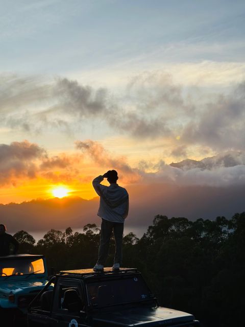 Jeep Sunrise - Exploring the Black Lava