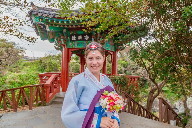 [Jeju] Hanbok Private Guide Tour & Photo Session in Beautiful Yongduam Rock, - Accessibility Considerations