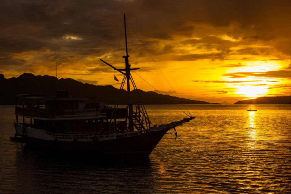 Komodo Islands: Private 2-Day Tour on a Wooden Boat - Wildlife Observation