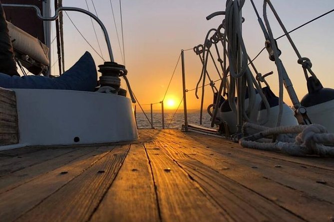 Lisbon - Daylight or Sunset on a Vintage Sailboat - Tips for an Enjoyable Cruise