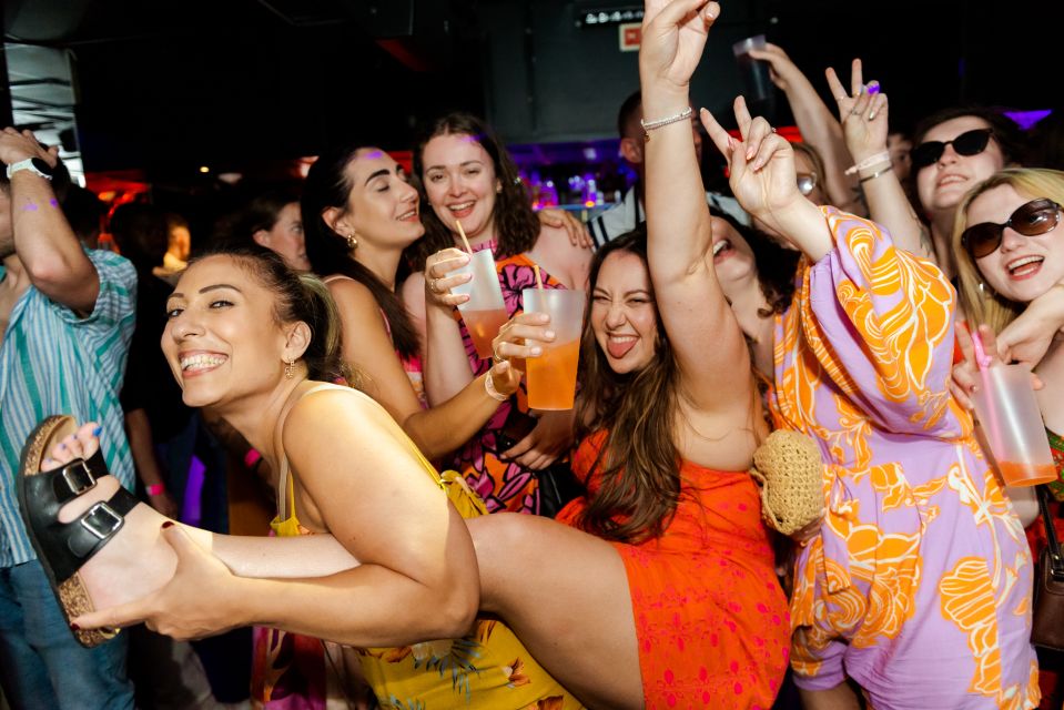 Lisbon Premium Pubcrawl: 1h Open Bar, Shots, VIP Club Entry - Customer Review