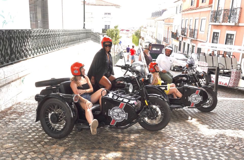 Lisbon : Private Motorycle Sidecar Tour (1h30) - Monsanto Park and Panorâmico