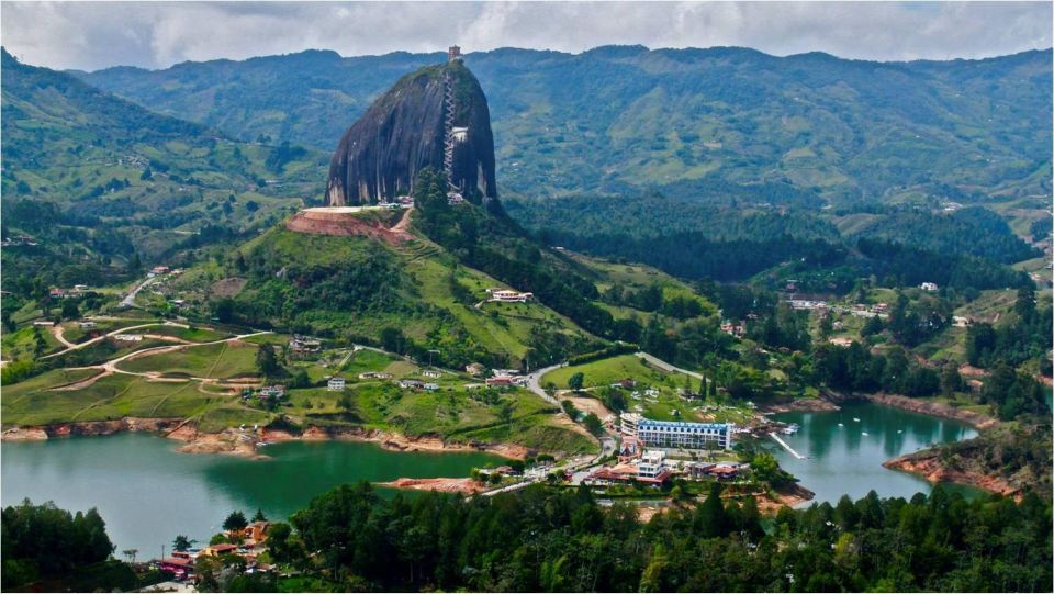 Medellin and Guatape Full Day Pablo Escobar Tour - Dining Options