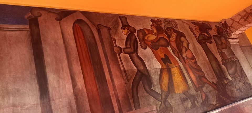 Mexico City: Murals at the Museum of San Ildefonso - About the Tour Guide