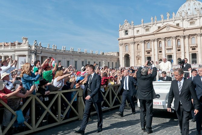 Papal Audience Tickets and Presentation With an Expert Guide - End of the Papal Audience