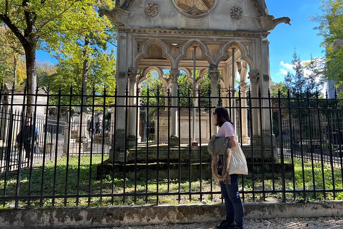 Paris: Haunted Père Lachaise Cemetery Guided Tour - Tips for a Better Experience