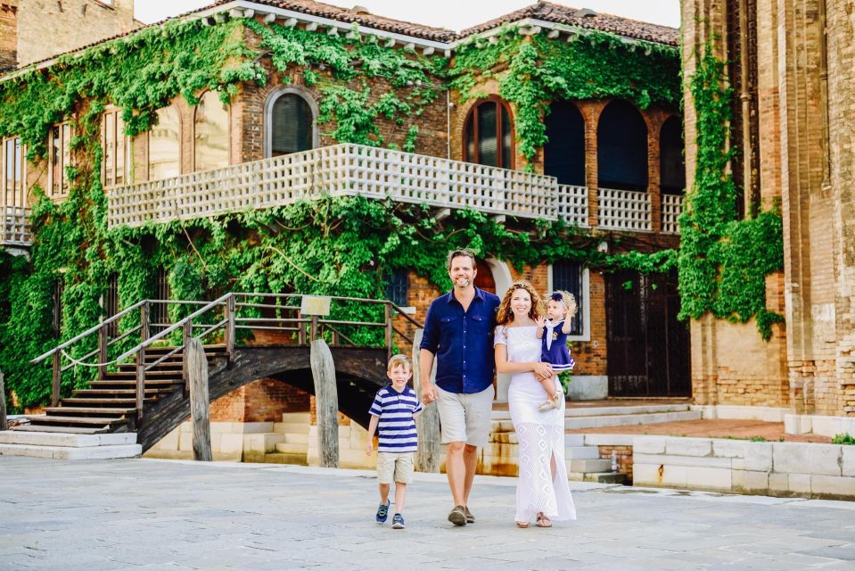 Photo Shoot With a Professional Photographer in Venice - Authentic Venetian Backdrops