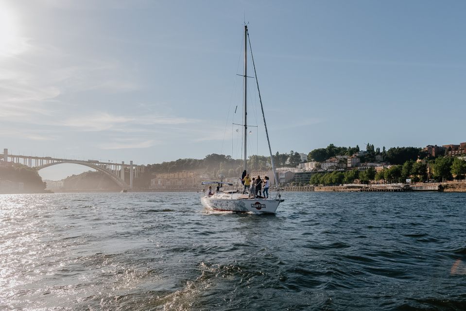 Porto: Shared Douro River Sunset Cruise With Welcome Drink - Discovering the River Banks